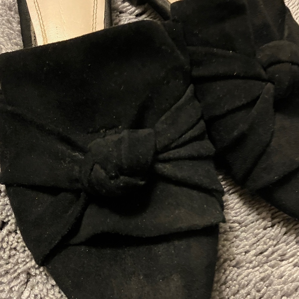 Elegant Black Suede Mules with Knot Detail - Picture 5 of 8